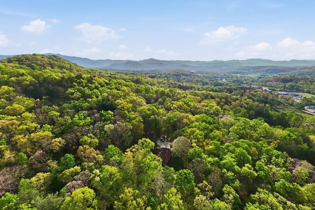 273 Cox Lane, Hayesville, NC 28904