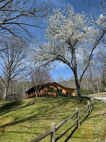 273 Cox Lane, Hayesville, NC 28904