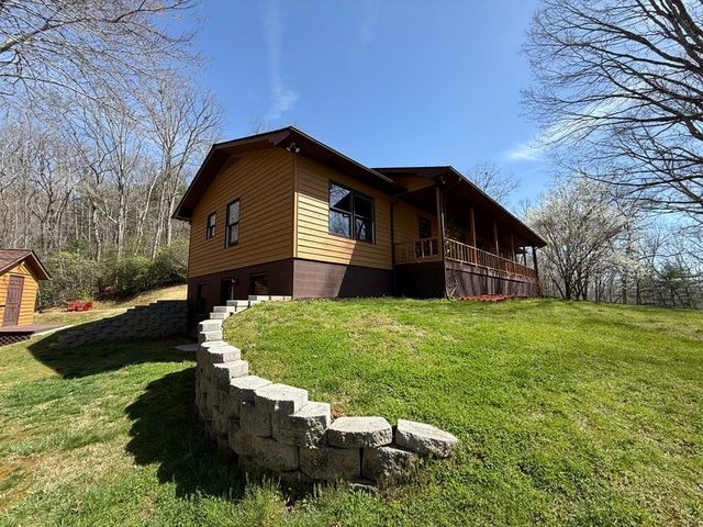 273 Cox Lane, Hayesville, NC 28904