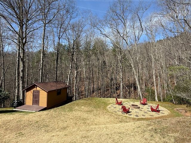 273 Cox Lane, Hayesville, NC 28904