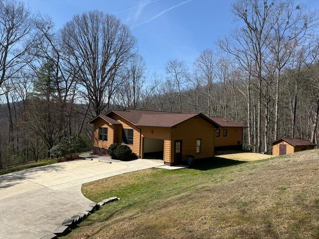 273 Cox Lane, Hayesville, NC 28904