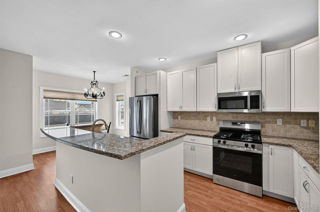 2202 Views Way, Pomona, NY 10970