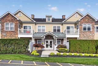 2202 Views Way, Pomona, NY 10970