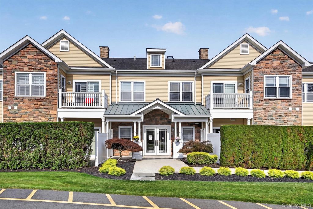 2202 Views Way, Pomona, NY 10970