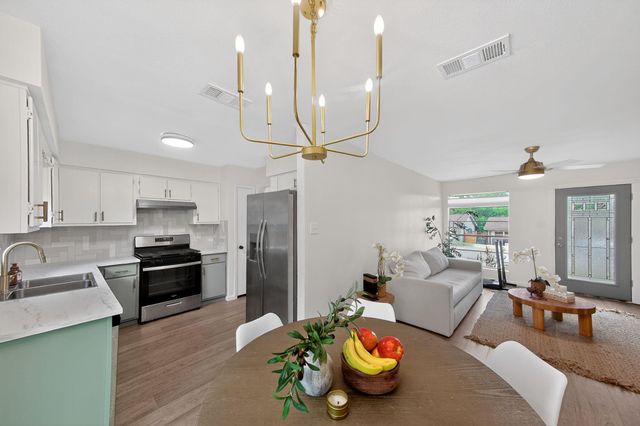 6908 Pondsdale LN, Austin, TX 78724