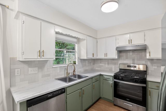 6908 Pondsdale LN, Austin, TX 78724