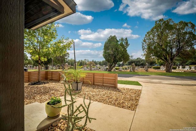 1417 E Crockett St, San Antonio, TX 78202