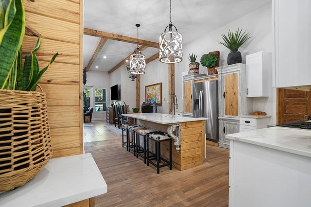 904 S Brazos Street, Weatherford, TX 76086