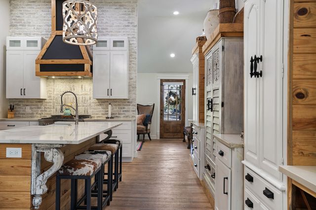 904 S Brazos Street, Weatherford, TX 76086