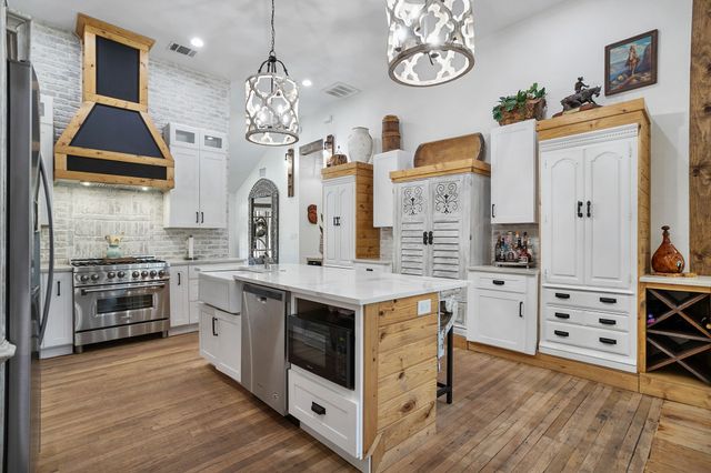 904 S Brazos Street, Weatherford, TX 76086