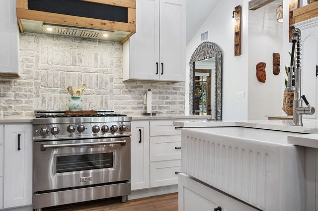 904 S Brazos Street, Weatherford, TX 76086