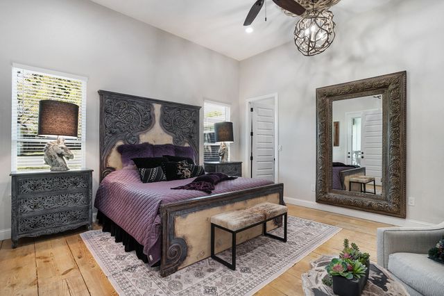 904 S Brazos Street, Weatherford, TX 76086