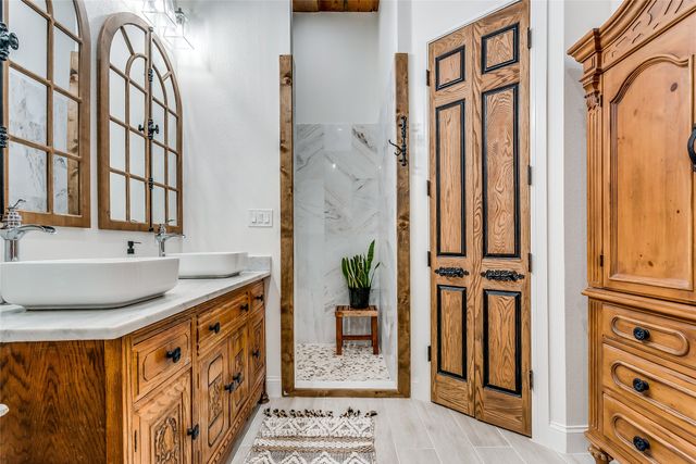 904 S Brazos Street, Weatherford, TX 76086