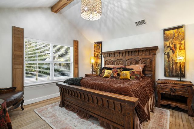 904 S Brazos Street, Weatherford, TX 76086