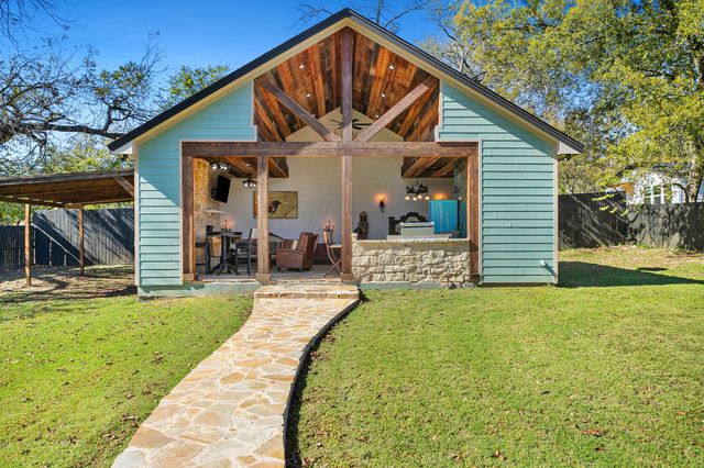 904 S Brazos Street, Weatherford, TX 76086