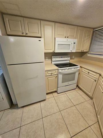 1908 LAKE ATRIUMS CIRCLE 15, Orlando, FL 32839