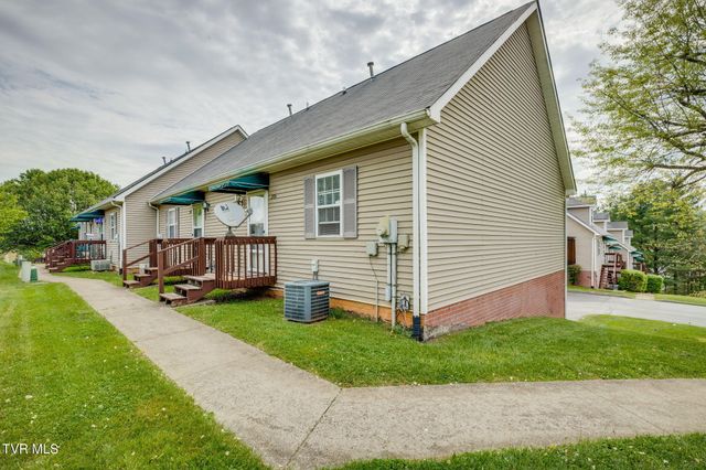 206 Cambridgeshire Court, Johnson City, TN 37615