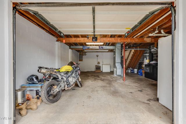 206 Cambridgeshire Court, Johnson City, TN 37615