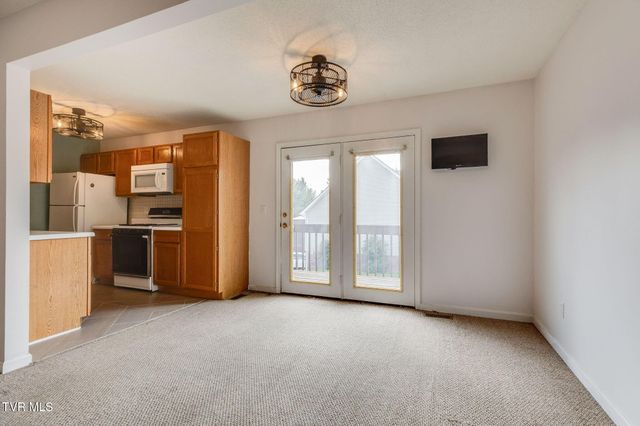 206 Cambridgeshire Court, Johnson City, TN 37615