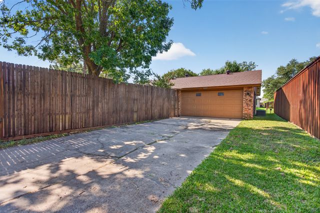 9009 Willowbrook Drive, Rowlett, TX 75088