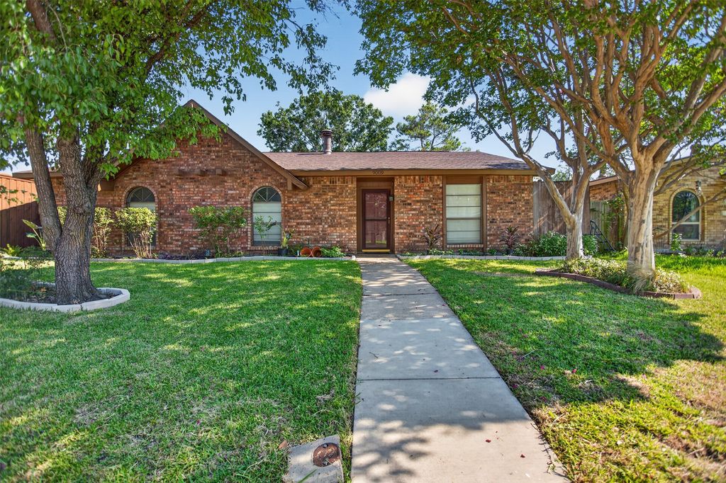 9009 Willowbrook Drive, Rowlett, TX 75088