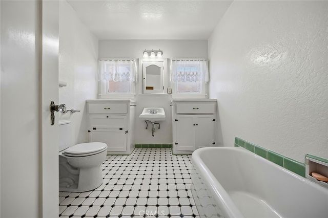 1225 S Birch Street, Santa Ana, CA 92707
