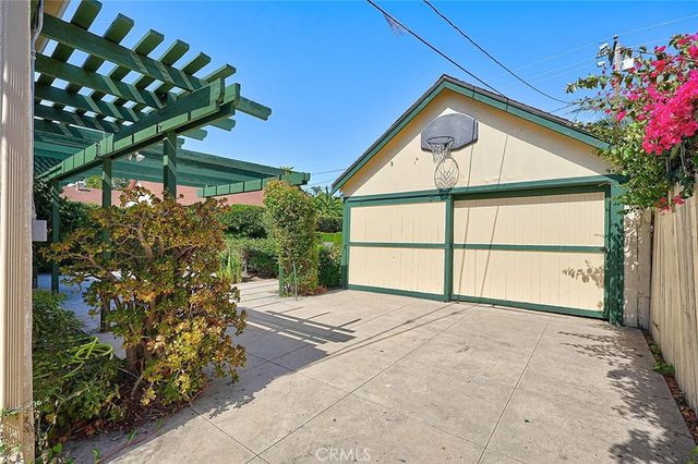 1225 S Birch Street, Santa Ana, CA 92707