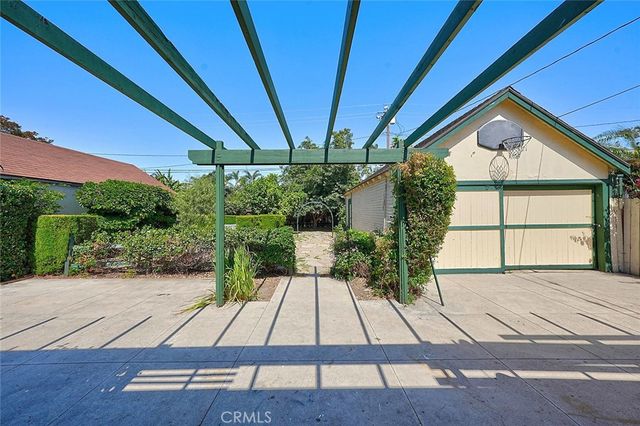 1225 S Birch Street, Santa Ana, CA 92707