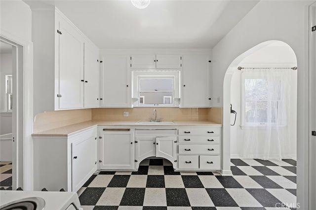 1225 S Birch Street, Santa Ana, CA 92707
