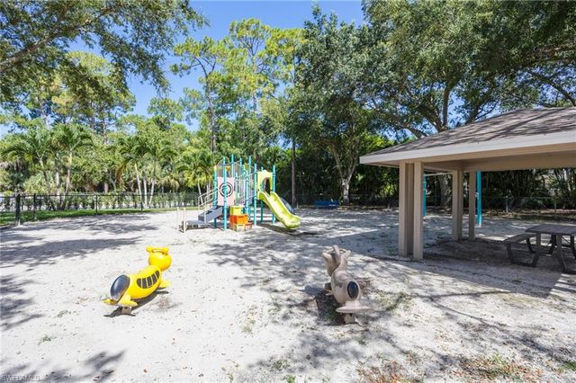 789 Coldstream CT, Naples, FL 34104