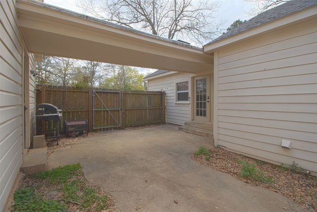 2414 S Martin Street, Kilgore, TX 75662