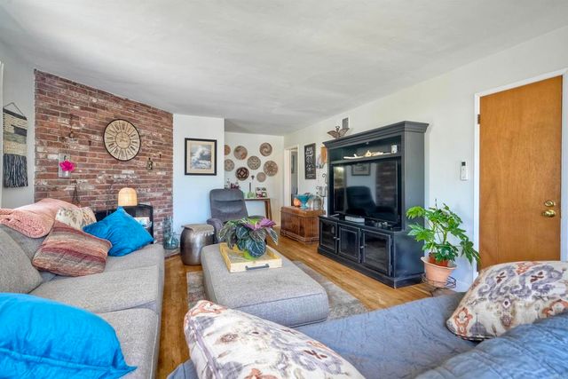 1080 Buena Place, Carlsbad, CA 92008