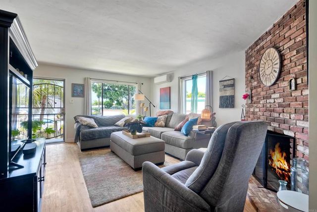 1080 Buena Place, Carlsbad, CA 92008