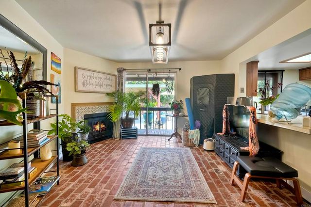 1080 Buena Place, Carlsbad, CA 92008