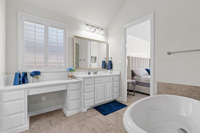 1008 Highpoint Way, Roanoke, TX 76262