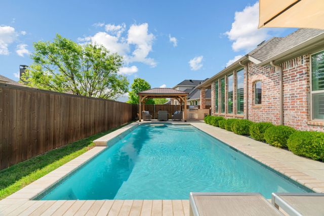 1008 Highpoint Way, Roanoke, TX 76262