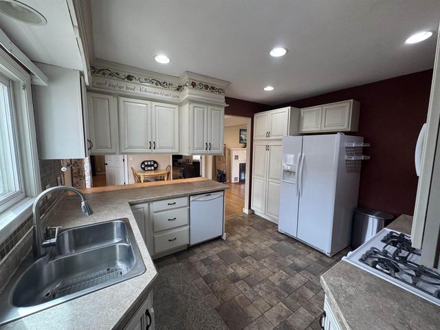 1440 OAK STREET, Wisconsin Rapids, WI 54494