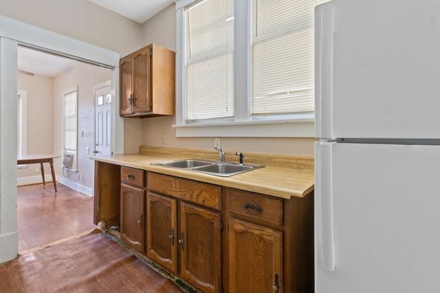 612 Anderson Dr, Clarksville, TN 37040