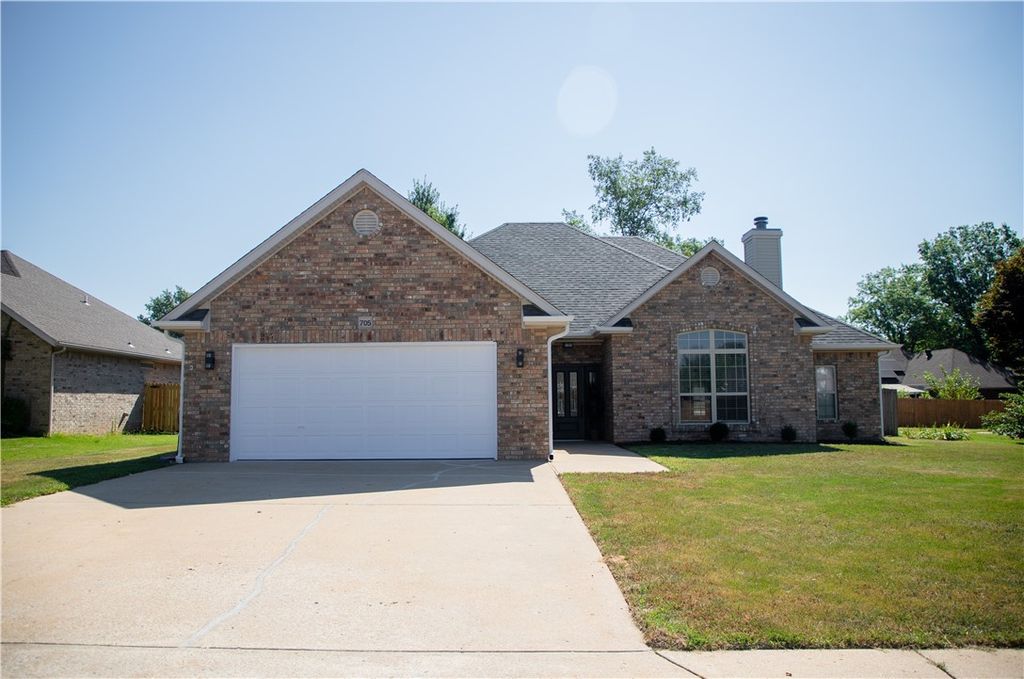 705 Drake Street, Bentonville, AR 72712