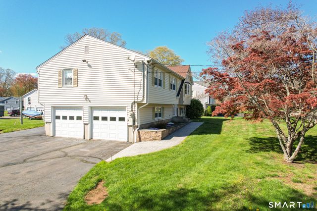 10 Brightwood Lane, Branford, CT 06405