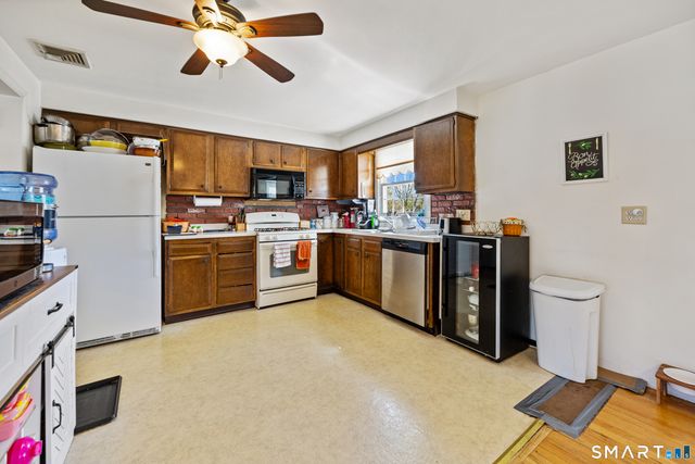 10 Brightwood Lane, Branford, CT 06405