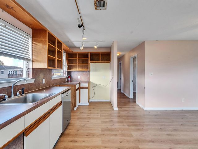 4038 Panola Drive, Galveston, TX 77554