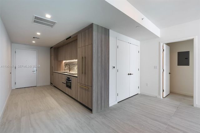 77 SE 5th ST 2615, Miami, FL 33131