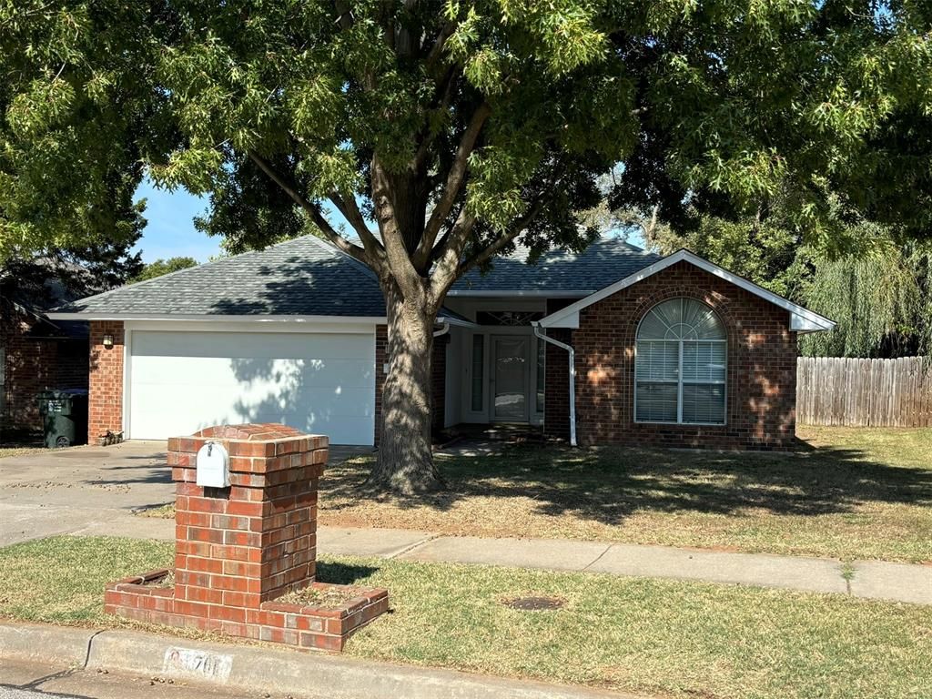 701 Goshawk Drive, Norman, OK 73072