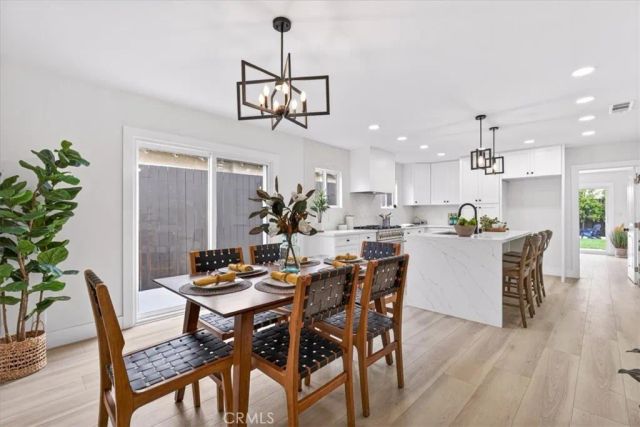 2430 S Cochran Avenue, Los Angeles, CA 90016