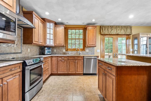 10 Battlemarch Way, Woburn, MA 01801