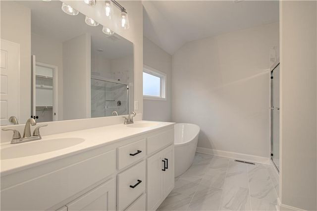 11809 N Wheeling Avenue, Kansas City, MO 64156