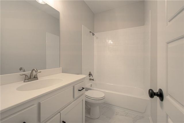 11809 N Wheeling Avenue, Kansas City, MO 64156