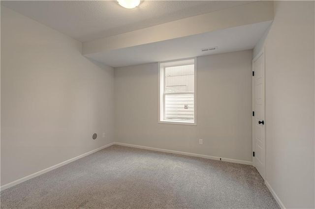 11809 N Wheeling Avenue, Kansas City, MO 64156