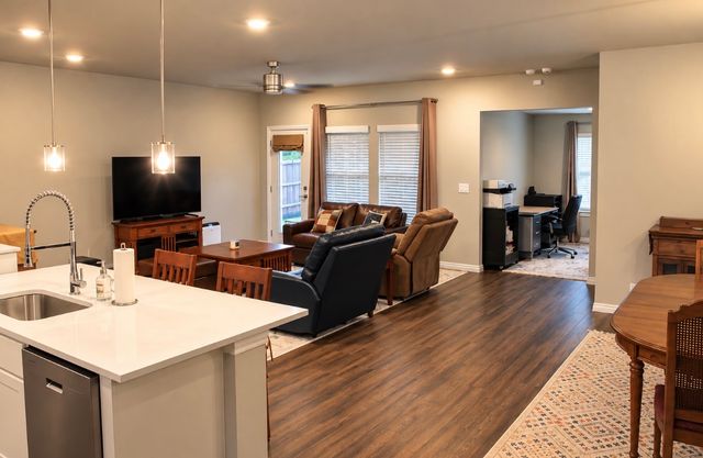 1502 S 72nd Place, Broken Arrow, OK 74014